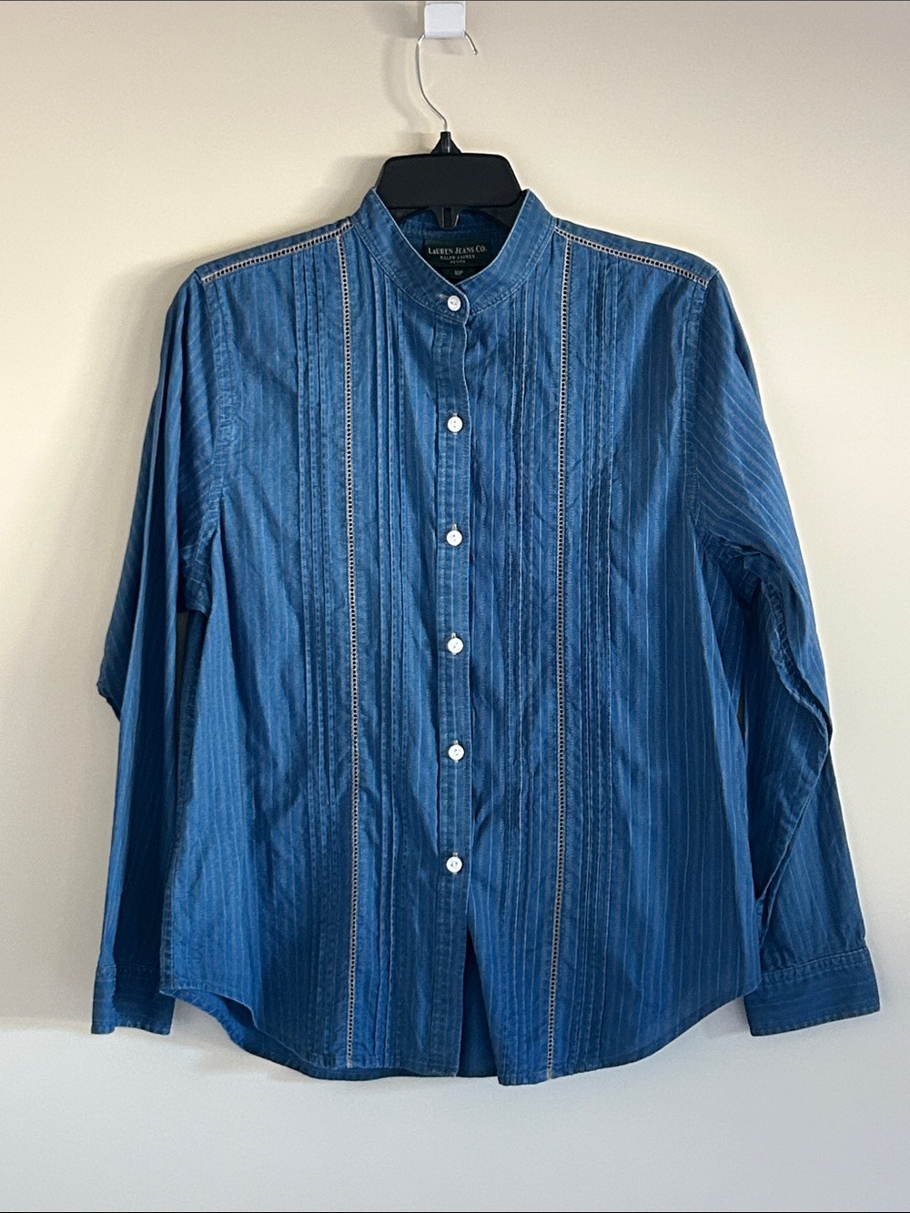 Lauren Jeans Co, Women’s Blue Striped, lightweight classic buttoned down shirt.